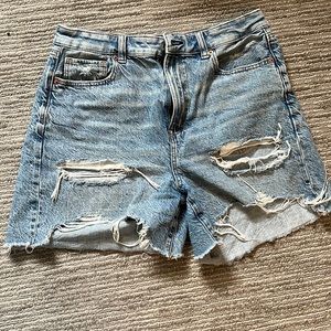 American Eagle Baggy Mom short is Us size 8!